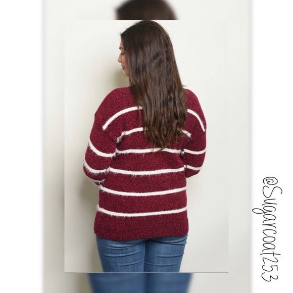 •Zenobia• Plus Size Scoop Neck Knit Sweater - Picture 2 of 3